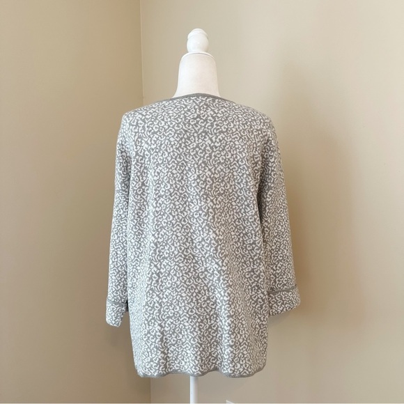 Tahari Leopard Print Gray White Pullover Round Neck Sweater - XL - Picture 4 of 11